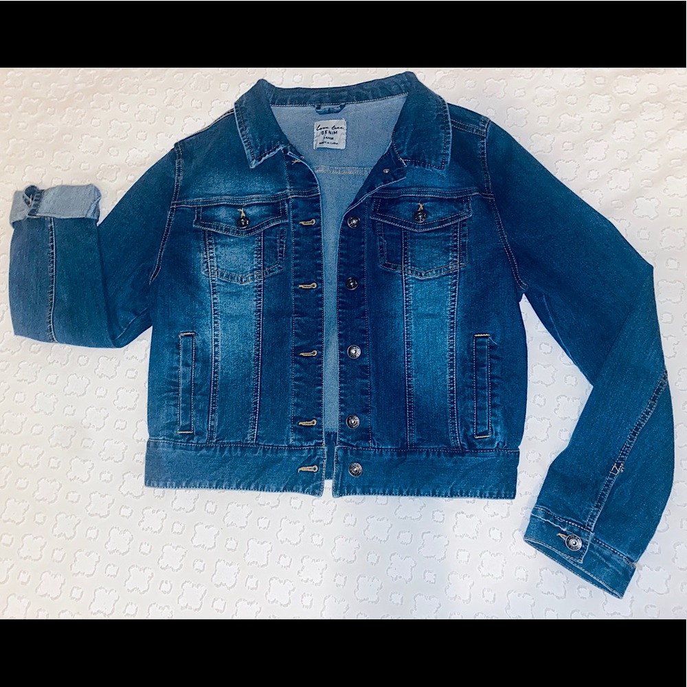 Dark blue crop length denim jacket!!